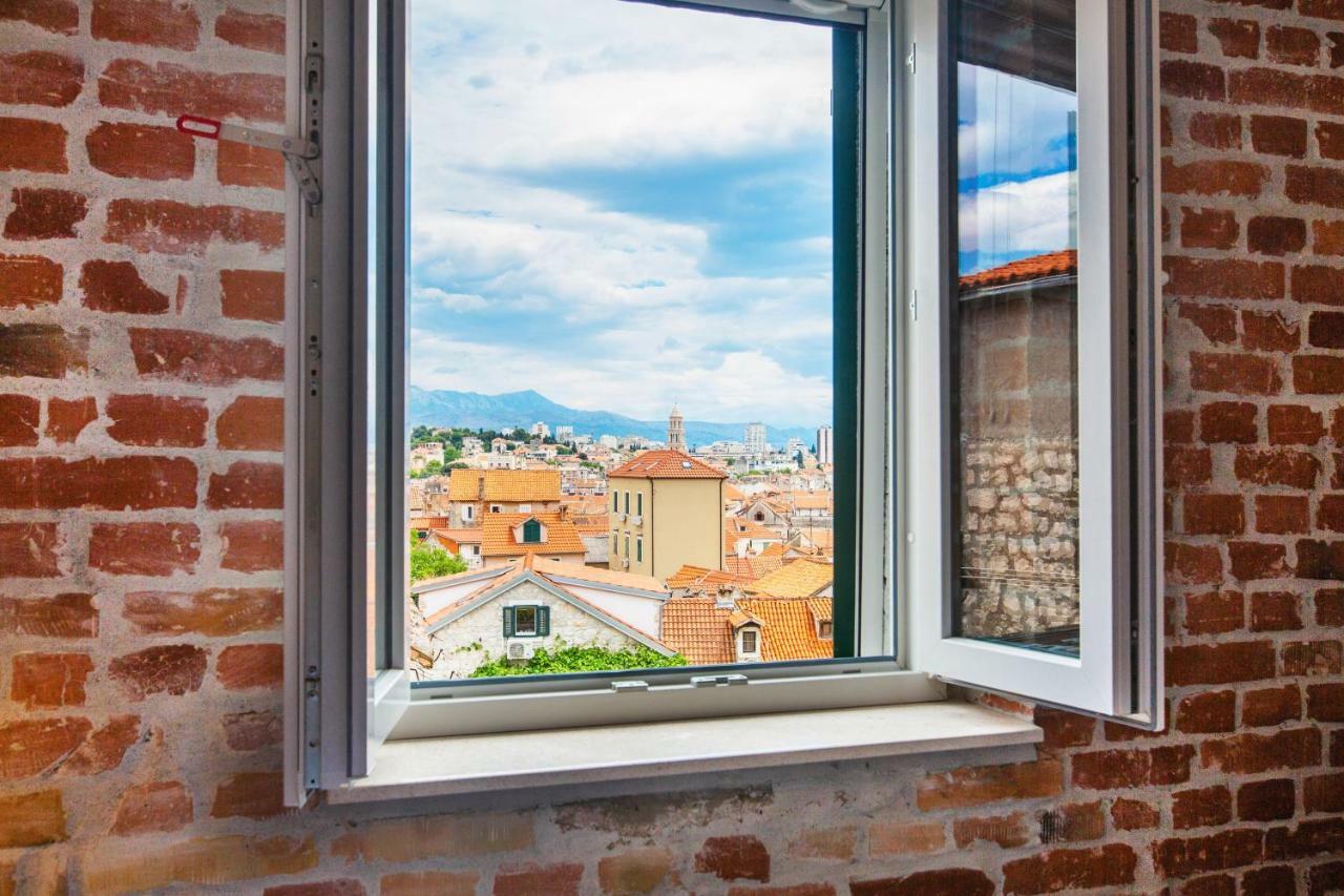 Apartment Smile Lux With View Split Bagian luar foto